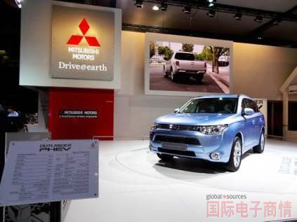 2012年度巴黎車展:三菱(Mitsubishi Motors)的Outlander PHEV采用插電式混合動(dòng)力/電動(dòng)傳動(dòng)系統(tǒng)(Plug-in Hybrid EV System)